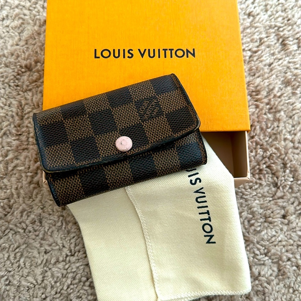 Louis Vuitton 6 key holder